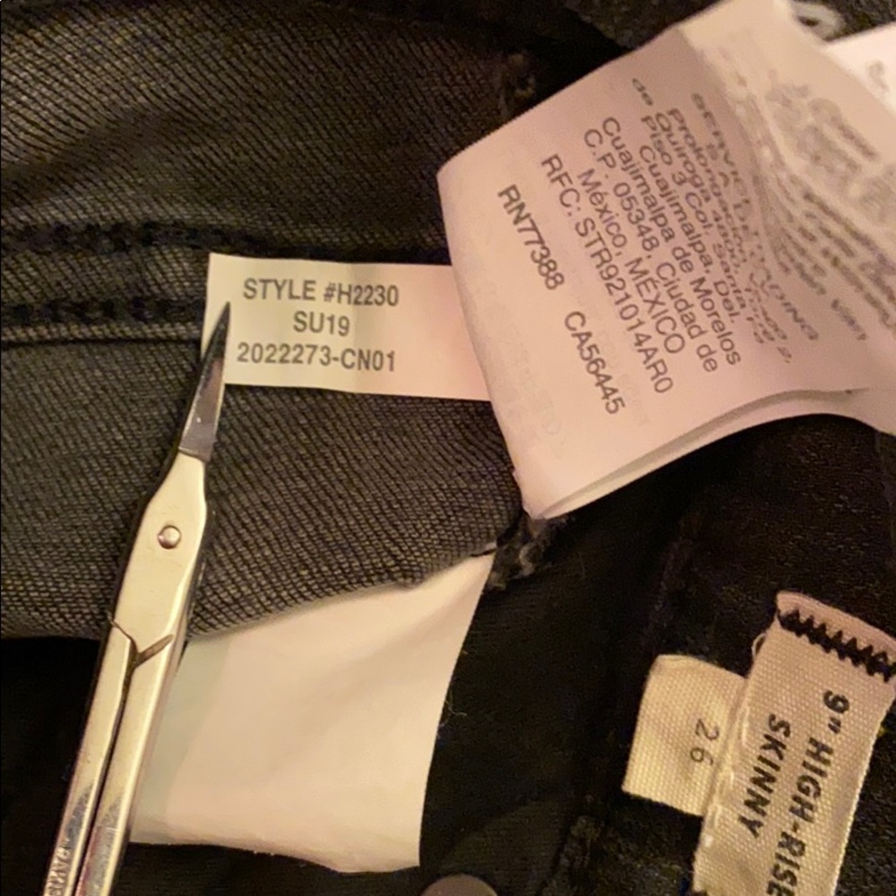 Madewell 9” Rise Black Raw Hem Jeans - Picture 9 of 13